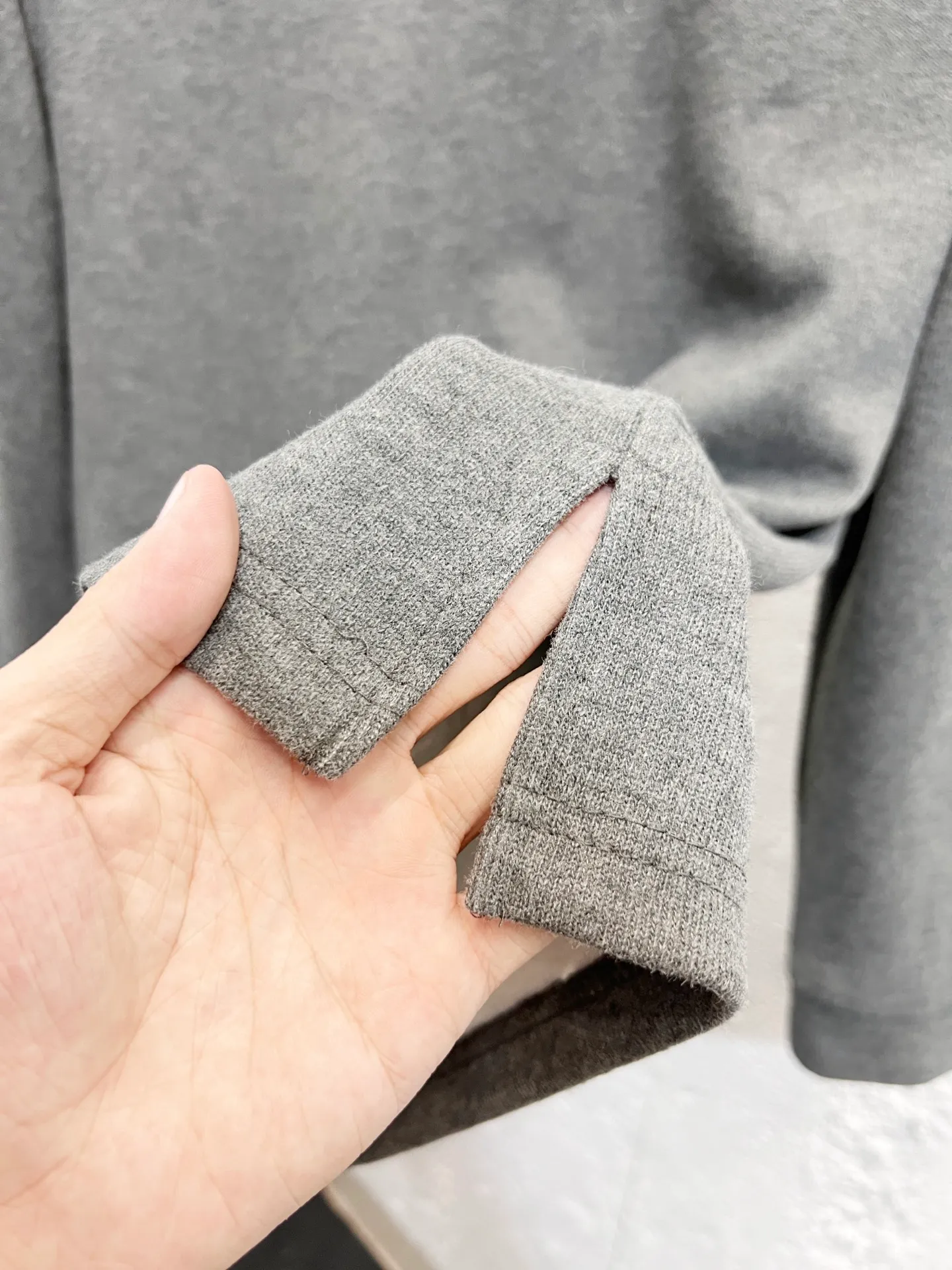 P196 Style number: T68 2235# Actual pictures! ! Ralph Lauren Minnie fabric long-sleeved half-zip sweatshirt. Color: black, oatmeal gray, camel, dark gray, light gray, navy blue, milk white. A total of 7 colors. Size: M-100-120 catties L-120-140 catties XL-140-160 catties 2XL-160-180 catties